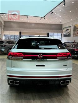 ڤۆڵکسواگن ئەتڵەس کرۆس سپۆرت